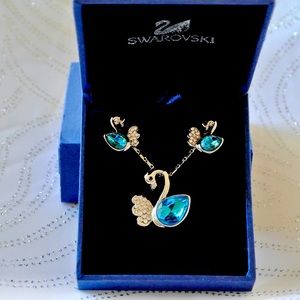 Swarovski Crystal Swan Necklace and matching earring SET - new with box